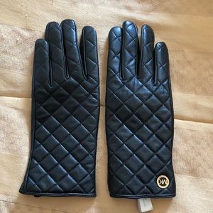 Leather gloves